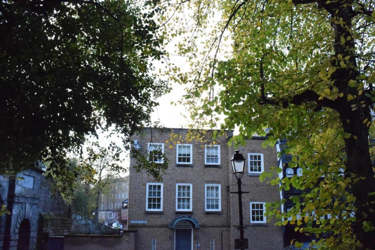 Domus House In Centre With Free Parking By Rework Chester