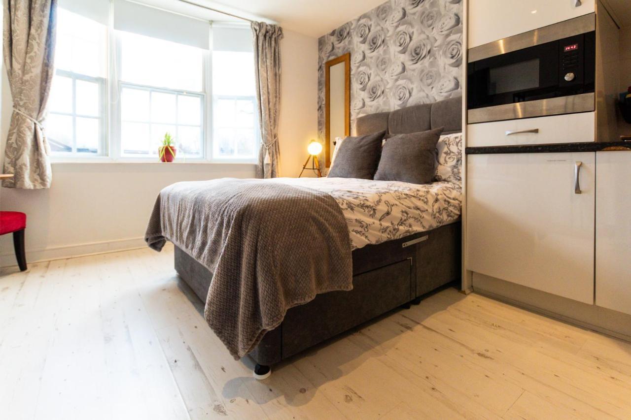 Domus House In Centre With Free Parking By Rework Chester