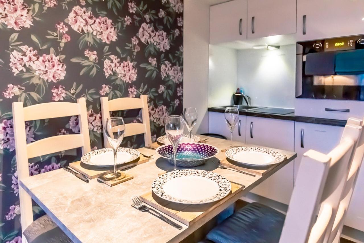 Domus House In Centre With Free Parking By Rework * Chester
